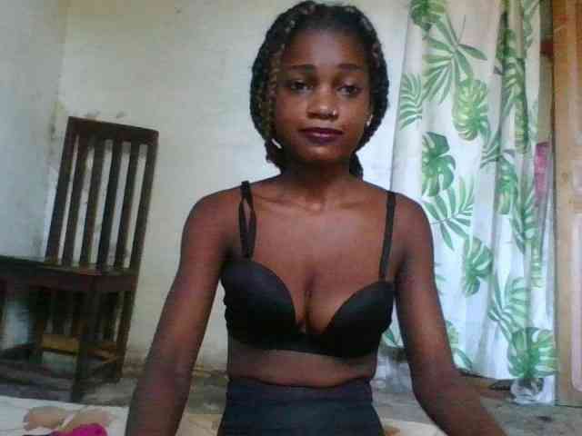 LovelyBlackGirl webcam