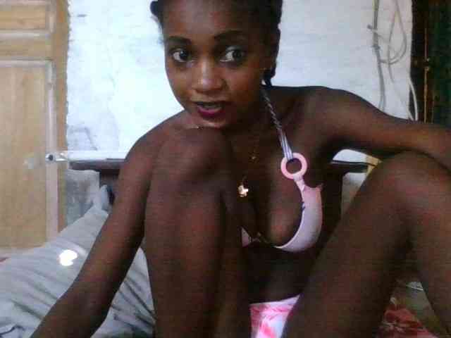 LovelyBlackGirl webcam