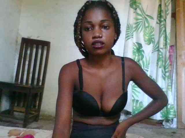 LovelyBlackGirl webcam