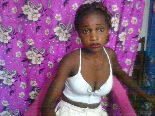 LovelyBlackGirl webcam