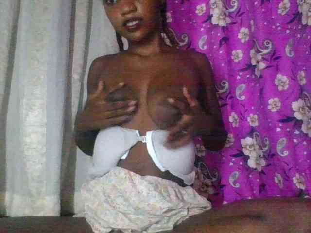 LovelyBlackGirl webcam