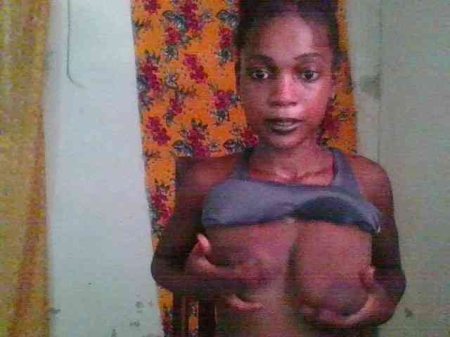 LovelyBlackGirl webcam