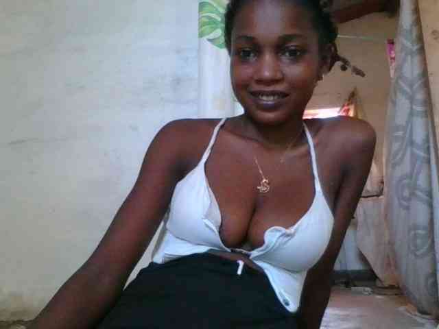 LovelyBlackGirl webcam