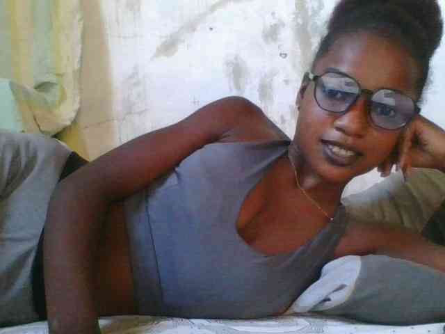 LovelyBlackGirl webcam