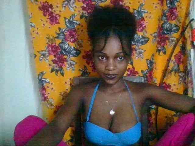 LovelyBlackGirl webcam
