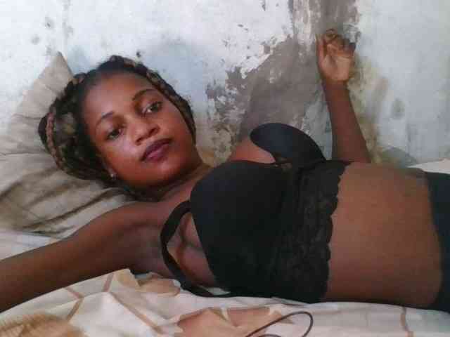 LovelyBlackGirl webcam