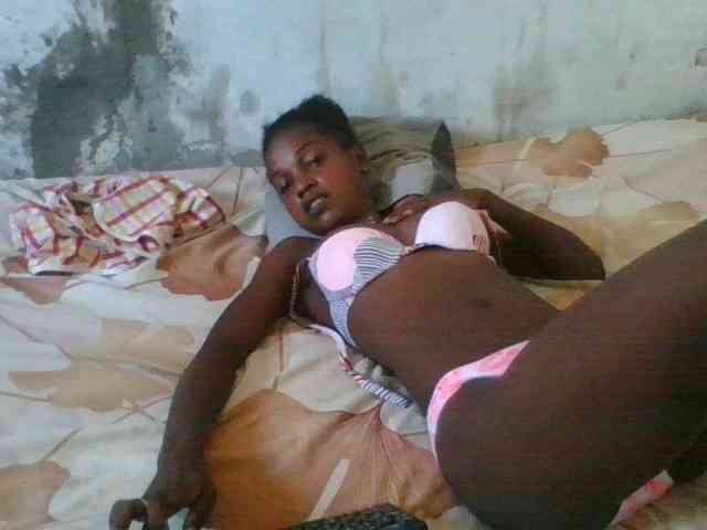 LovelyBlackGirl webcam