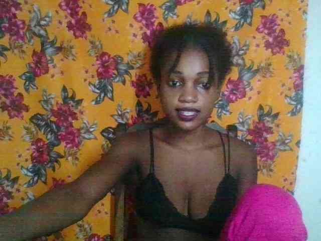 LovelyBlackGirl webcam