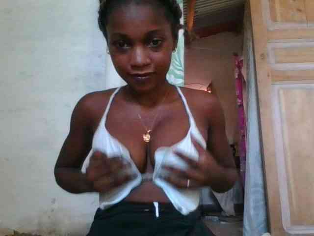 LovelyBlackGirl webcam