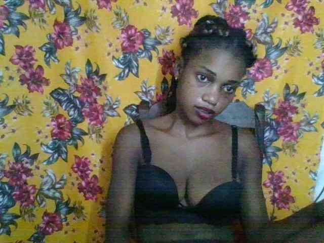 LovelyBlackGirl webcam