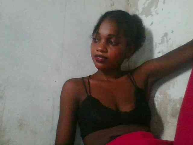 LovelyBlackGirl webcam