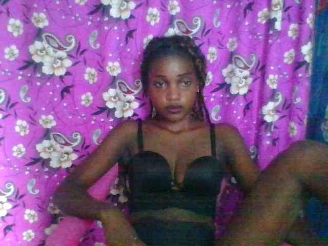 LovelyBlackGirl webcam