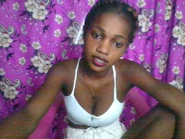 LovelyBlackGirl webcam