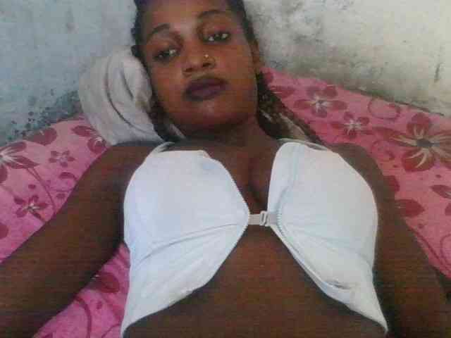 LovelyBlackGirl webcam