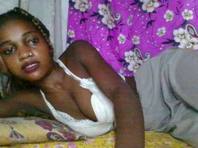 LovelyBlackGirl webcam