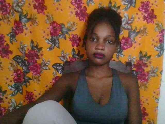 LovelyBlackGirl webcam