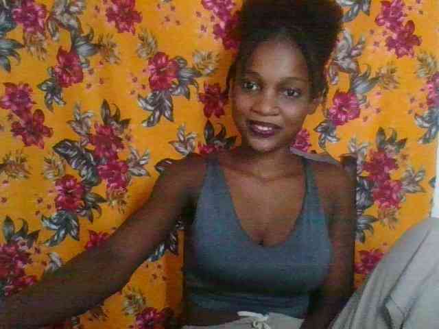 LovelyBlackGirl webcam