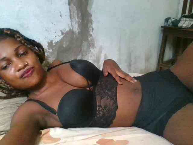 LovelyBlackGirl webcam