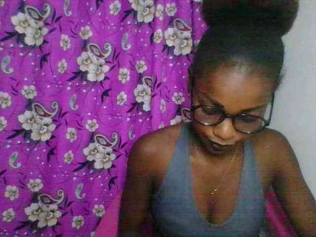 LovelyBlackGirl webcam