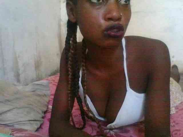 LovelyBlackGirl webcam