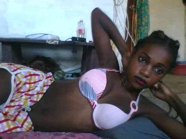 LovelyBlackGirl webcam