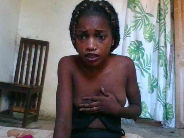 LovelyBlackGirl webcam