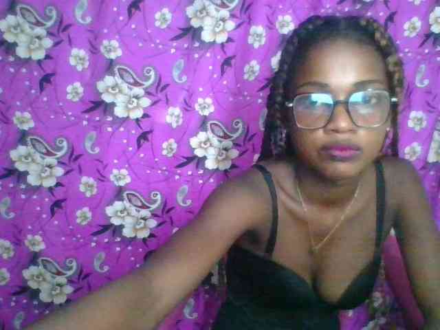 LovelyBlackGirl webcam