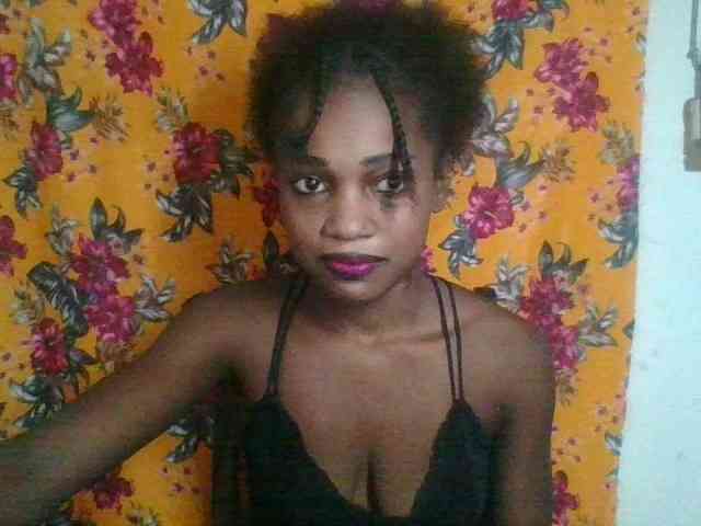 LovelyBlackGirl webcam