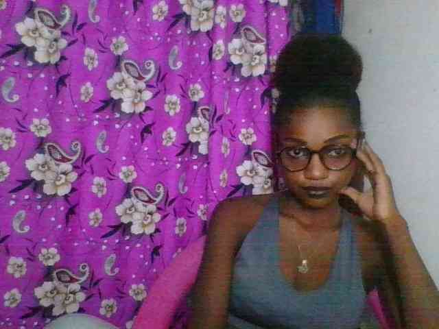 LovelyBlackGirl webcam