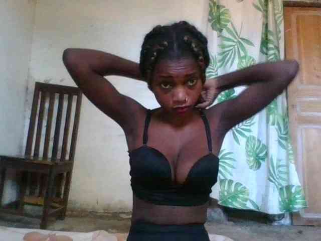 LovelyBlackGirl webcam