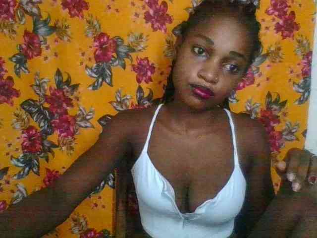 LovelyBlackGirl webcam