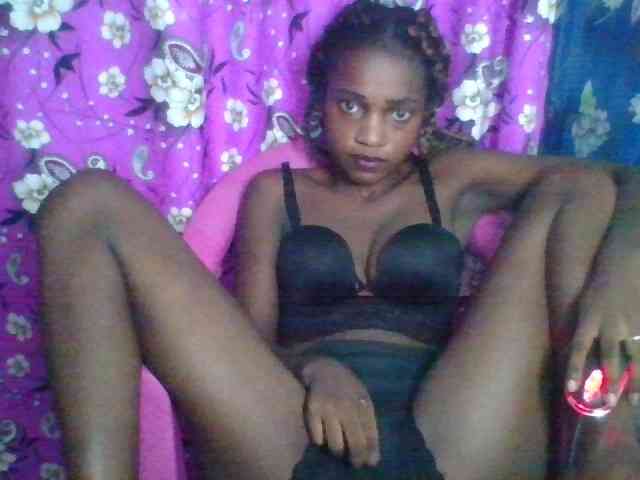 LovelyBlackGirl webcam