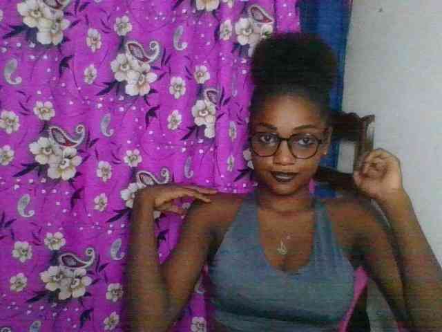 LovelyBlackGirl webcam