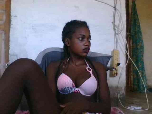 LovelyBlackGirl webcam