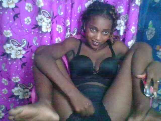 LovelyBlackGirl webcam