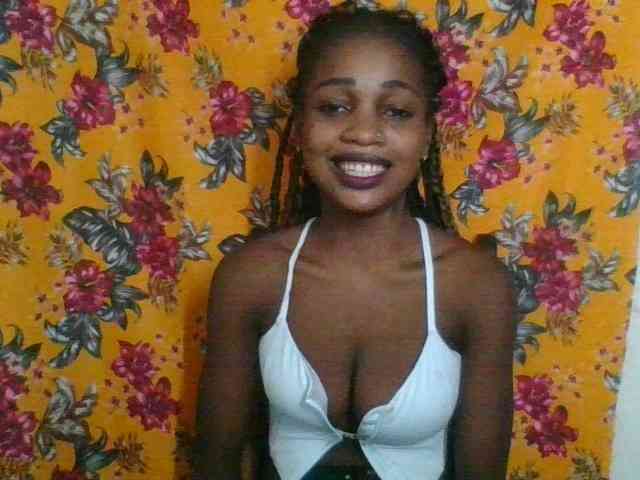 LovelyBlackGirl webcam