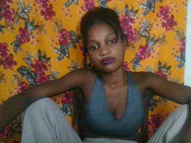 LovelyBlackGirl webcam