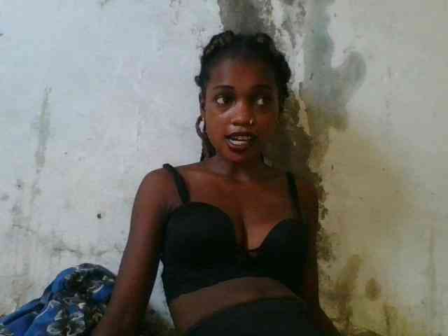 LovelyBlackGirl webcam