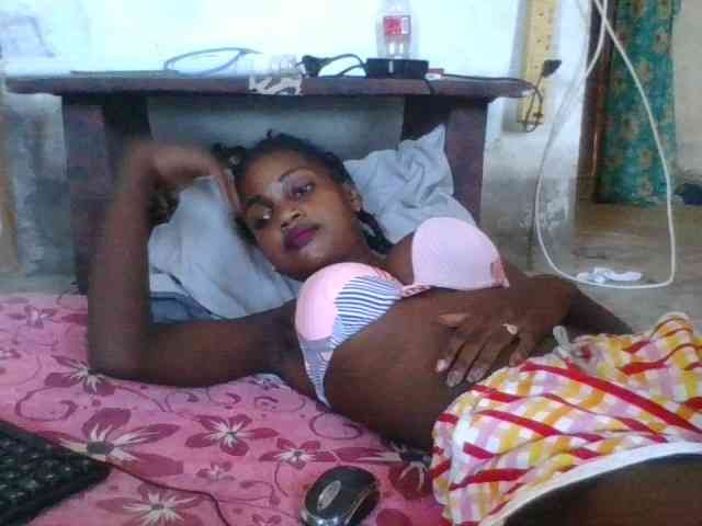 LovelyBlackGirl webcam