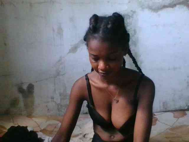 LovelyBlackGirl webcam