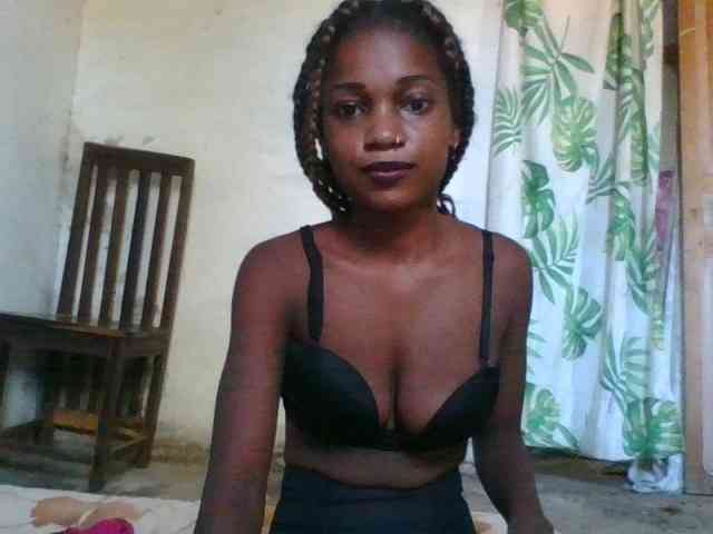 LovelyBlackGirl webcam