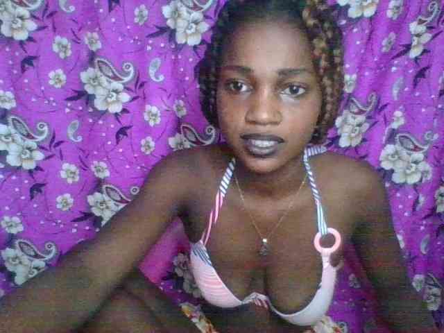 LovelyBlackGirl webcam