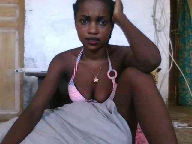 LovelyBlackGirl webcam