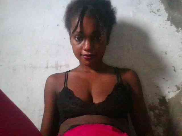 LovelyBlackGirl webcam