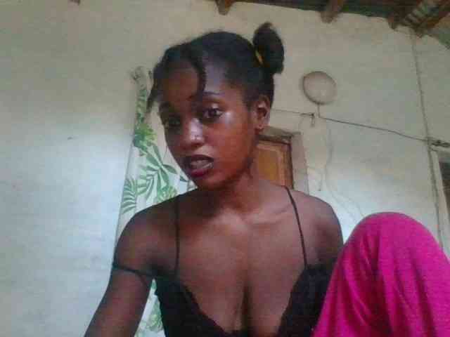 LovelyBlackGirl webcam