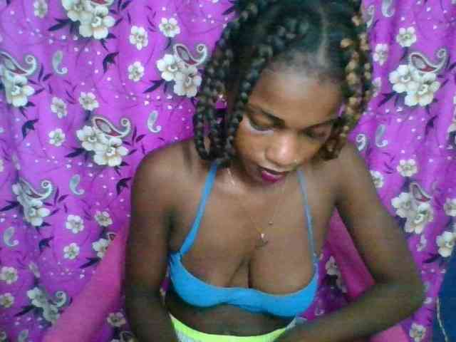 LovelyBlackGirl webcam