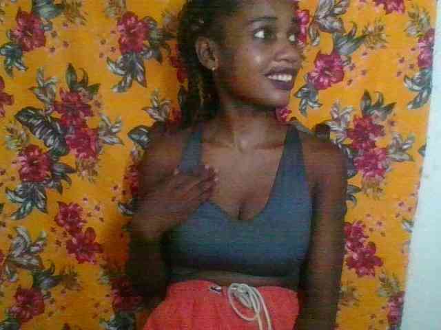 LovelyBlackGirl webcam