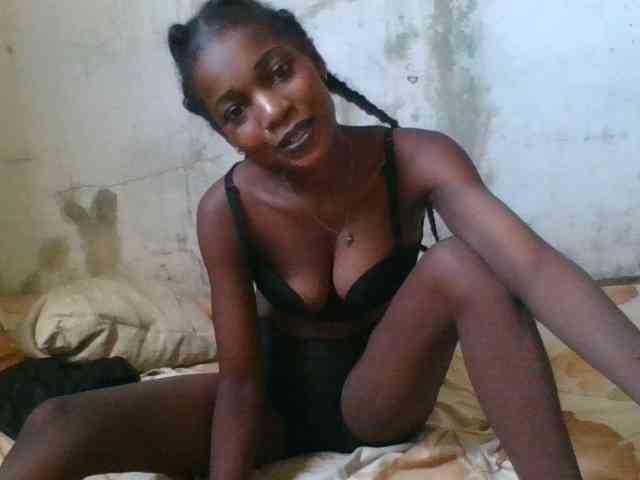 LovelyBlackGirl webcam