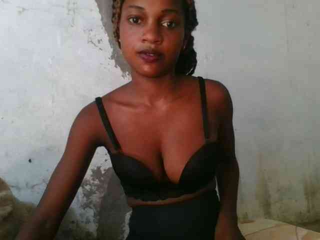 LovelyBlackGirl webcam