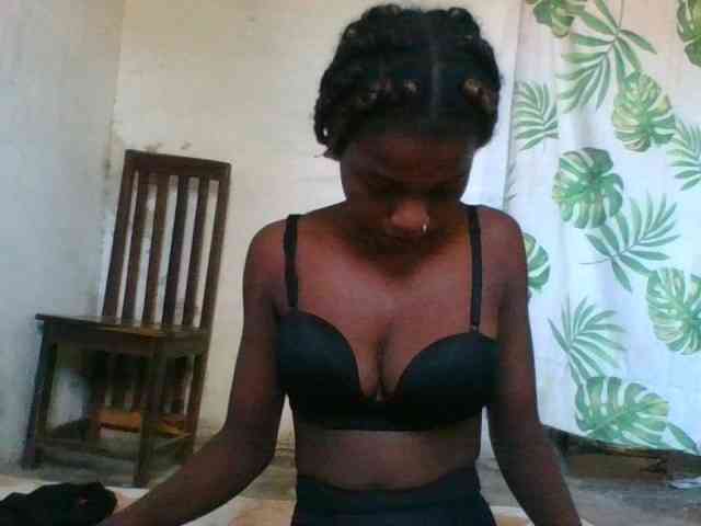 LovelyBlackGirl webcam